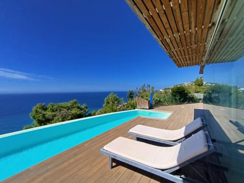Balcony/Terrace, Sea view, Swimming pool, sunbed