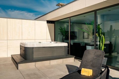 Hot Tub, Balcony/Terrace