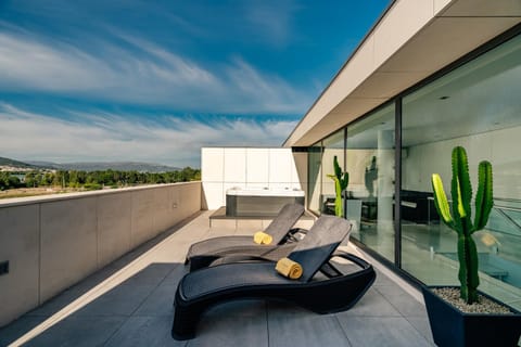 Balcony/Terrace, sunbed