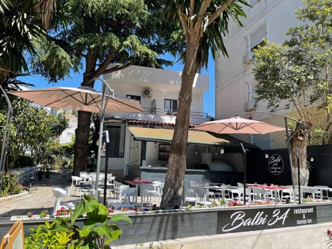 Patio, Restaurant/places to eat