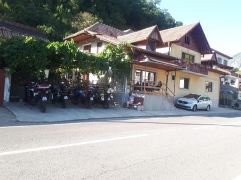 Property building, Day, Street view, Parking