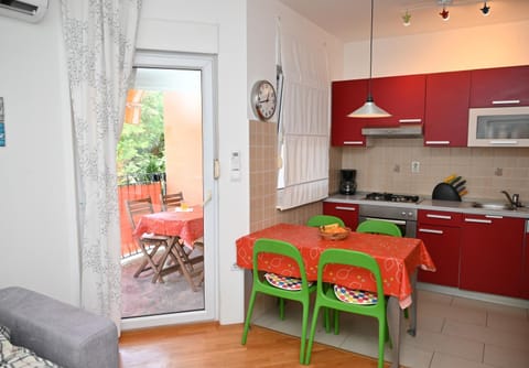 Dining area, kitchen