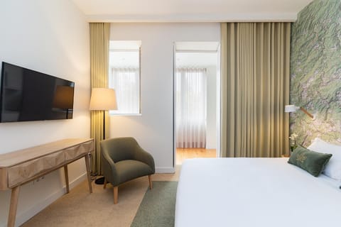 TV and multimedia, View (from property/room), Bedroom, Garden view