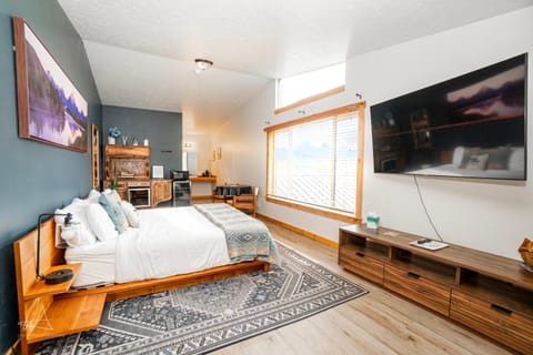 Communal lounge/ TV room, Bed, Photo of the whole room, Bedroom