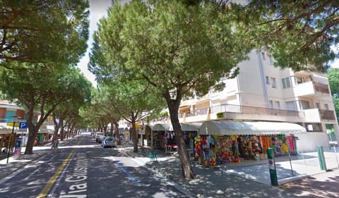 Property building, On-site shops