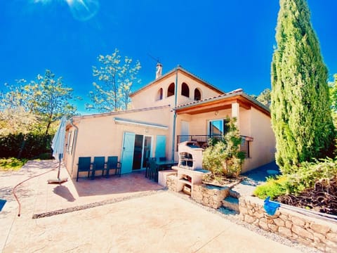 Property building, Garden, Balcony/Terrace