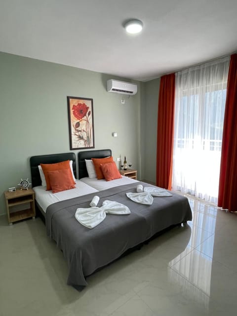 Bed, Photo of the whole room, Bedroom, towels, air conditioner