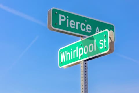 5BR House Close to Falls & Aquarium House in Niagara Falls