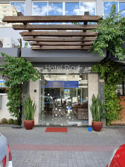 Facade/entrance
