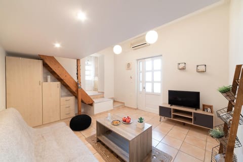 MiniLoft Apartment in Akti Koundourou