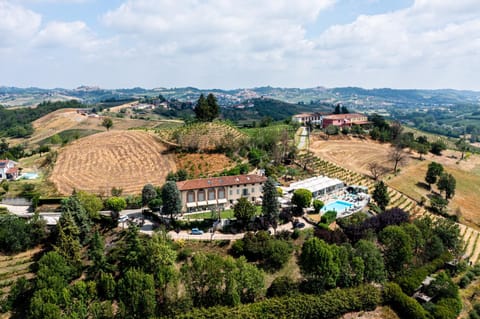 Property building, Day, Natural landscape, Bird's eye view, Pool view, Swimming pool