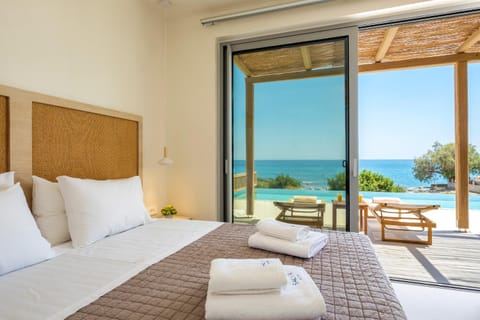 Bed, View (from property/room), Balcony/Terrace, Photo of the whole room, Bedroom, Pool view, Sea view