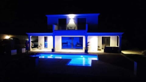 Property building, Pool view, Swimming pool
