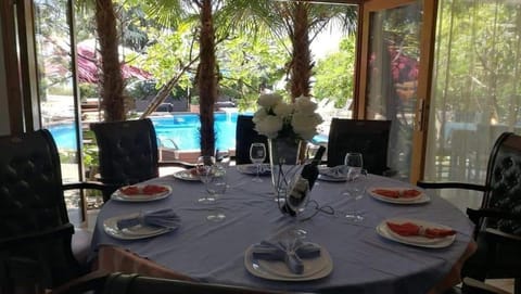 Restaurant/places to eat, Dining area