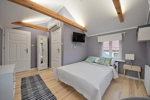 Property building, Bed, Photo of the whole room, Bedroom