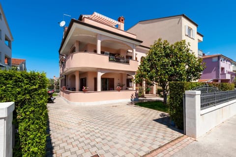 Property building, Facade/entrance