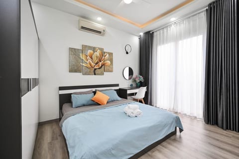 Bed, Photo of the whole room, Bedroom, towels, air conditioner