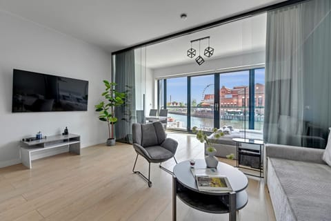 TV and multimedia, View (from property/room), Living room, Seating area, Dining area, River view