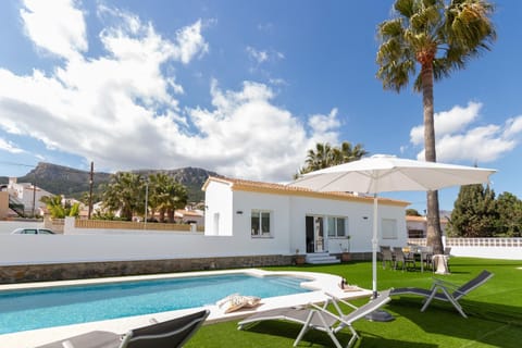 Patio, Swimming pool, Swimming pool