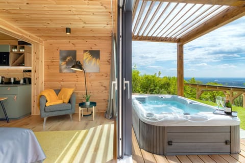 Natural landscape, Hot Tub, Hot Tub, View (from property/room), Balcony/Terrace, Mountain view, Pool view, Swimming pool