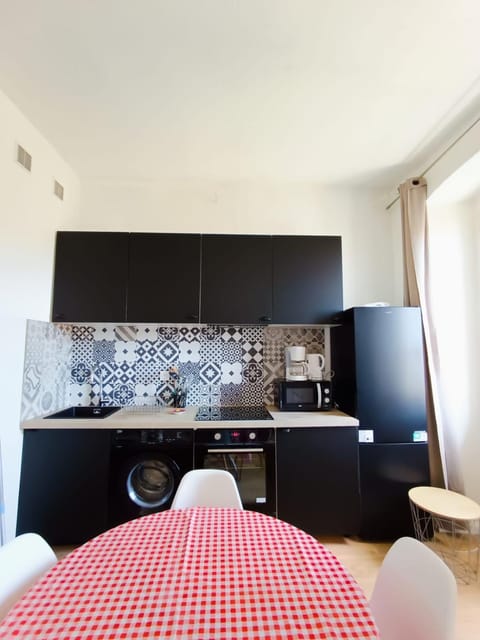 Magnifique Grand 30m2 refait à neuf en 2025 lumineux 4 couchages hyper centre Corte 13 cours paoli wifi tv lave linge Apartment in Corsica