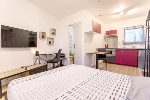 Bed, View (from property/room), Photo of the whole room, Seating area, Dining area, kitchen