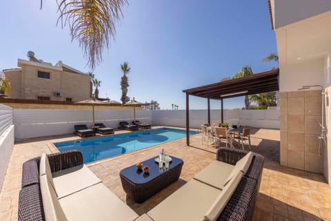 Patio, Day, Balcony/Terrace, Living room, Seating area, Dining area, Pool view, Swimming pool, sunbed