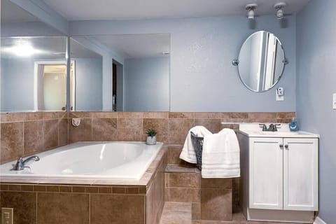 Spacious Family-sized Home in Central Location House in Jacksonville