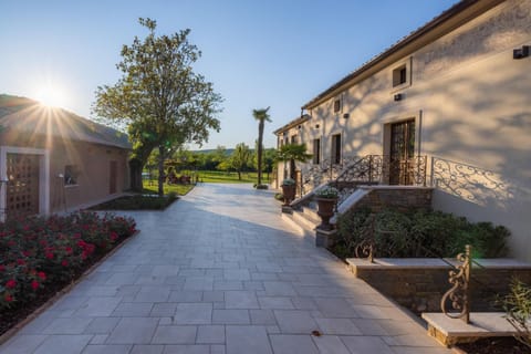 Property building, Patio, Facade/entrance, Garden