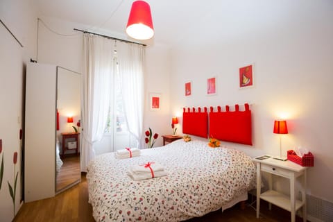 Photo of the whole room, Bedroom, Garden view