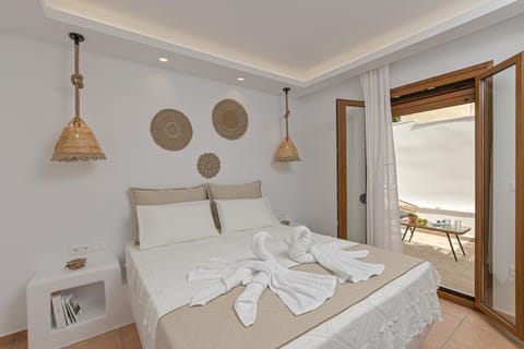 Bed, Bedroom, Family