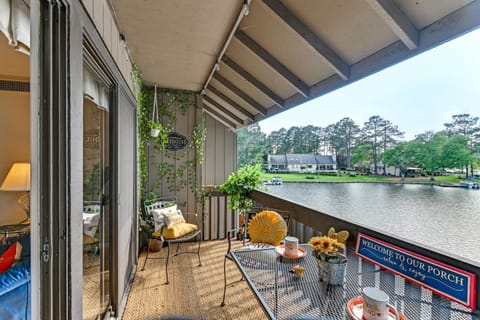 Lakeview Condo with Resort Pool 2 Miles to Golf! Apartment in Pinehurst