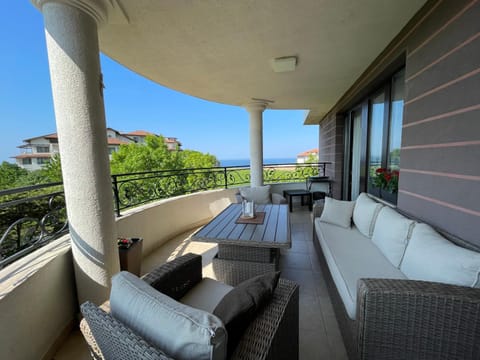 View (from property/room), Balcony/Terrace