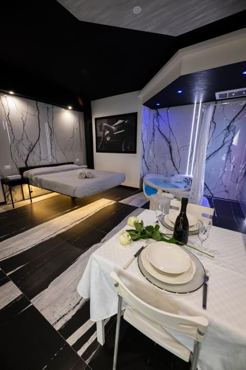 Garda fantasy green jacuzzi sauna piscina Apartment in Desenzano del Garda