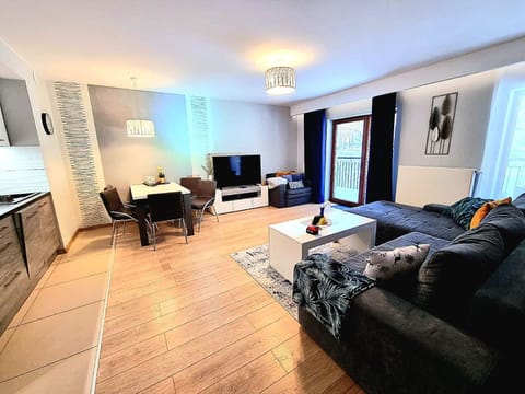 TV and multimedia, Kitchen or kitchenette, Living room, Seating area, Evening entertainment