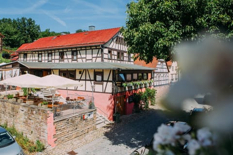 Property building, Restaurant/places to eat