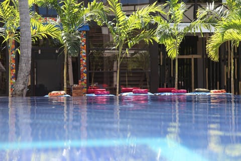 Swimming pool, Swimming pool
