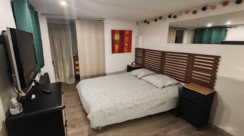 Studio Cerf, quartier marais, terrasse rez de chaussé, jardin accessible, matelas confortable Apartment in Bourges