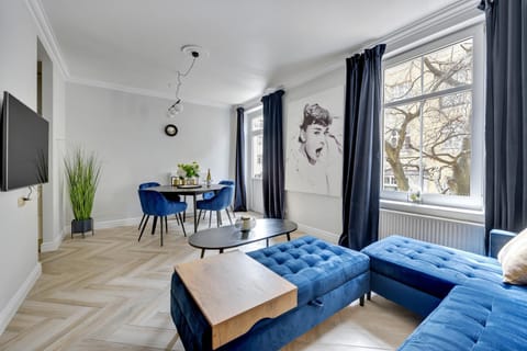 Living room, Photo of the whole room, Seating area, Dining area