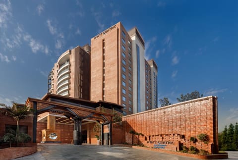 Property building, Facade/entrance, Day