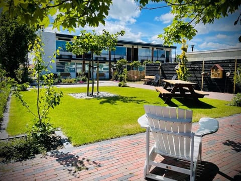 Property building, Garden, Balcony/Terrace