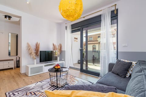 Communal lounge/ TV room, Living room, Seating area, air conditioner