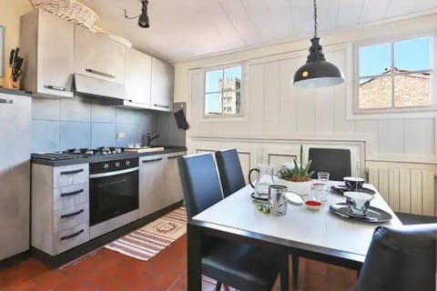 Massimiliano apartment in center with AC Apartment in Capannori