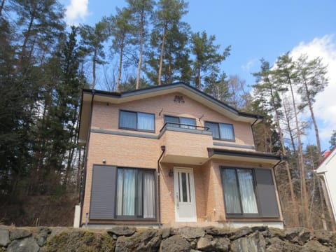Property building, Facade/entrance, Day