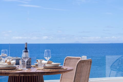 Day, Natural landscape, View (from property/room), Balcony/Terrace, Food and drinks, Dining area, Food, Sea view, Drinks