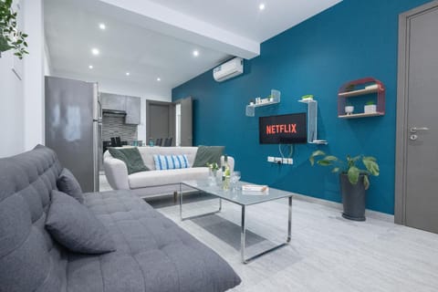 TV and multimedia, Living room, Seating area, air conditioner