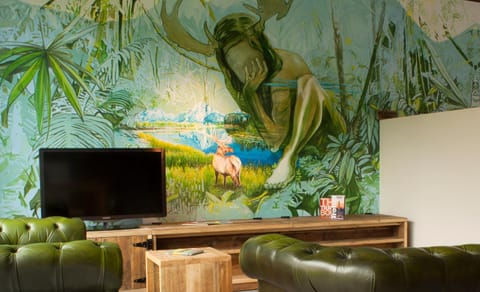 Communal lounge/ TV room, TV and multimedia, Living room, Lounge or bar, Decorative detail, Seating area