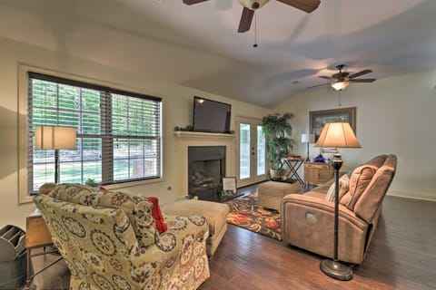 Family-Friendly Home with Lake Oconee Access and Patio House in Lake Oconee