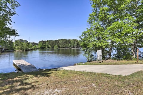 Family-Friendly Home with Lake Oconee Access and Patio House in Lake Oconee
