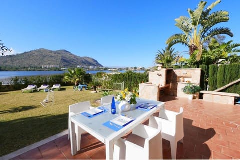 Property building, Balcony/Terrace, Living room